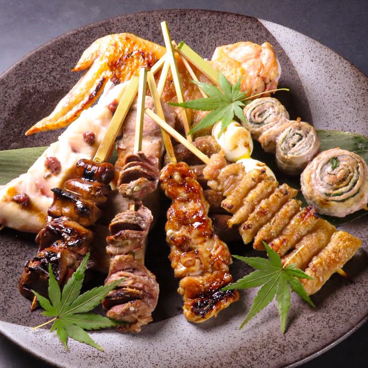 鶏串、豚串、牛串、野菜串、約20種類の串焼きが楽しめます♪