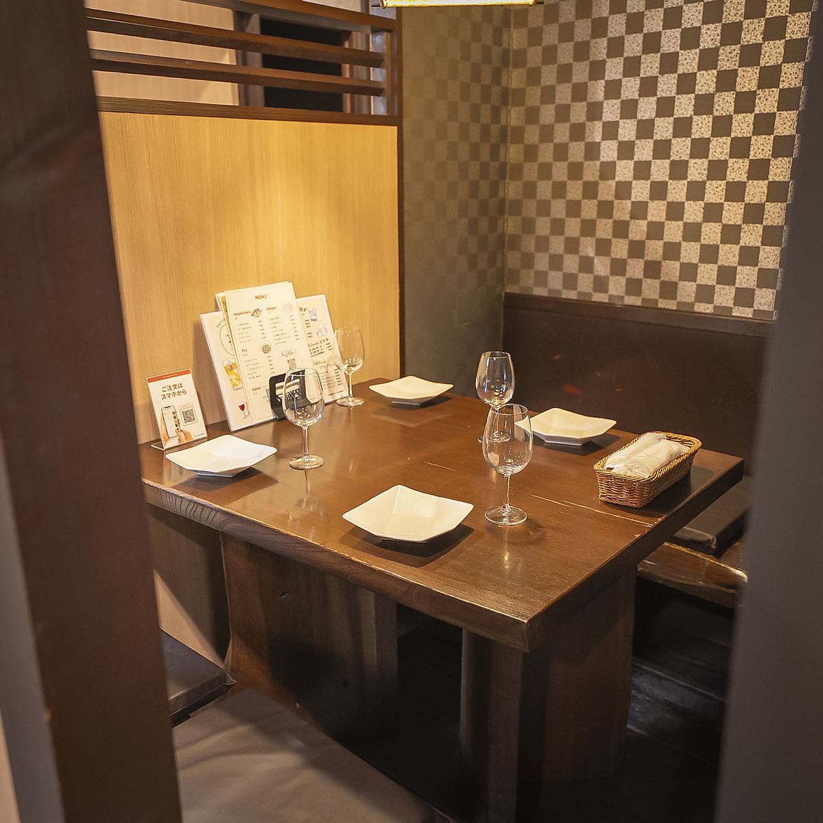 ゆったりとお過ごしいただける落ち着いた空間となっております