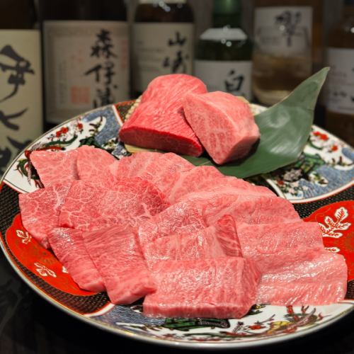 [All-you-can-eat A5 Japanese Black Beef] from 4,455 yen (tax included), [All-you-can-drink premium brands] from 2,420 yen (tax included)