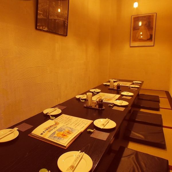 For entertainment, anniversaries, dinner sessions with family members, we also have semi-private rooms.