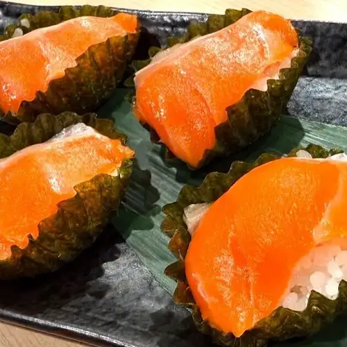 Salmon and seaweed cup sushi