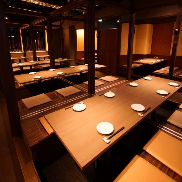[For a banquet with your loved ones♪] Even for small groups of 2 to 10 people ◎ Recommended for dates, girls' nights out, entertainment, and small drinking parties ♪ All seats are in private rooms, so you can relax and enjoy ★ Our specialty!! Seafood Please enjoy exquisite dishes that go well with sake and side dishes, such as boat platters and charcoal-grilled brand chicken.We offer all-you-can-drink options that you can enjoy even if you don't have a course!