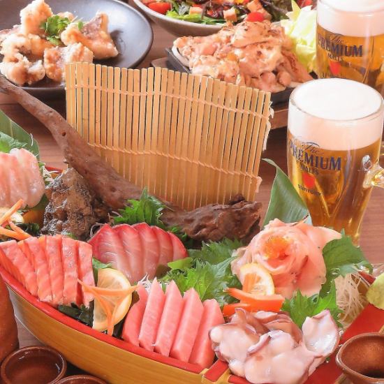 Assorted fresh sashimi - gorgeous! We recommend the seafood boat platter♪
