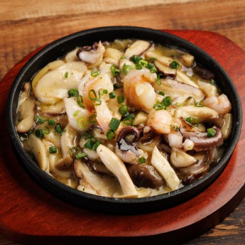 烤蘑菇和海鮮配奶油