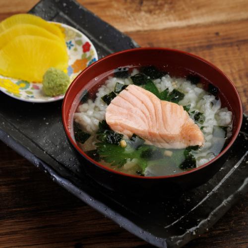 茶泡飯(醃梅子或醃鮭魚)