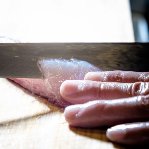 プロが厳選した食材のみを使用。注文してから捌きます。