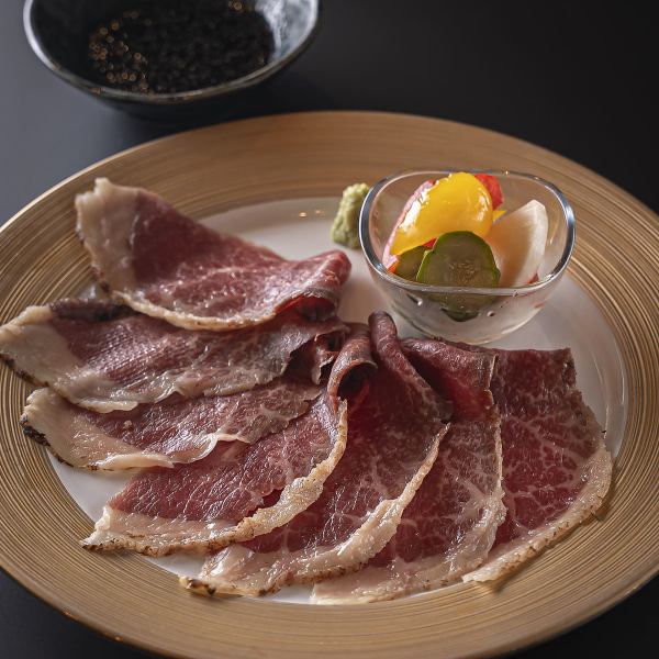 ≪当店自慢の逸品≫低温でじっくり時間をかけて、丁寧に焼き上げる◆ローストビーフ2,000円(税込)