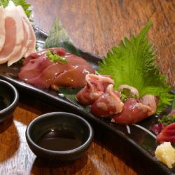 4 kinds of sashimi (liver, heart, slip, toriwasa)