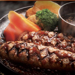 The Akamaru hamburg steak made with carefully selected Japanese black beef and domestic pork is very popular.