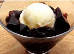 Coffee jelly with vanilla ice cream