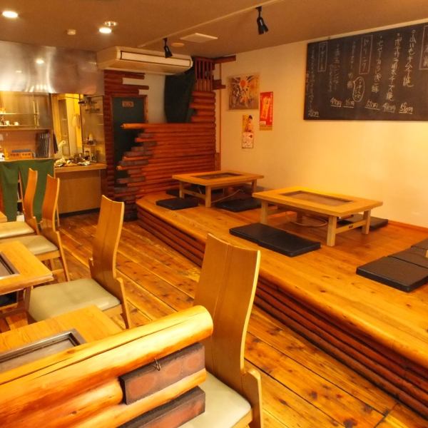 Atmosphere that it is cozy and at home is calm atmosphere with warmth of wood.Easy to use with families, girls' association and rice cooking ◎ Enjoy the items that stuff put up with franchise and make up!