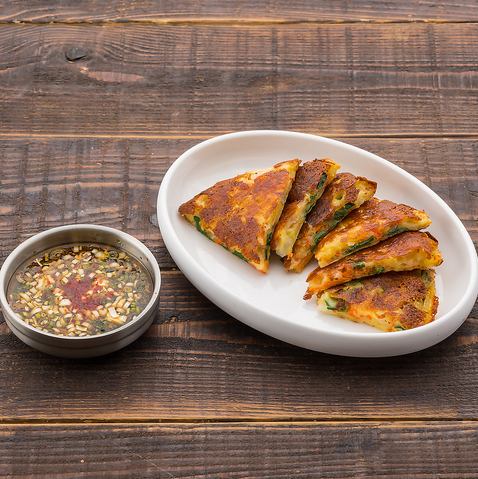 酥脆芝士煎饼 / 鳕鱼子芝士煎饼