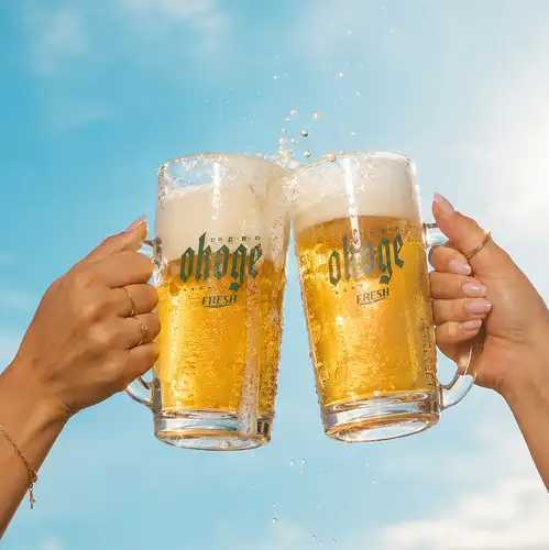 夏は冷たいビールで乾杯！