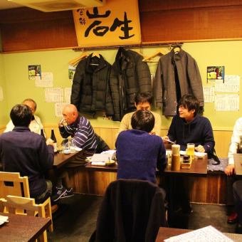 【테이블 석】 직장인 분들도 젊은이에게 인기있는 시즈오카 한 활기찬 가게.안심 안정시키는 공간이 거기에 있습니다 ♪ 일인당 여성 분들도 부담없이 들러하실 수 있습니다.마음이 편안한 공간 ◎ 여러분 부드럽게 분주입니다 ♪