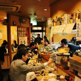 [Counter seats] Enjoying alcohol and food at the counter seats is also a way for adults to enjoy ◎ A comfortable izakaya that makes you want to visit again and again.It is lively, and there is a sense of unity between the customer and the staff somewhere♪ Enjoy your meal casually.