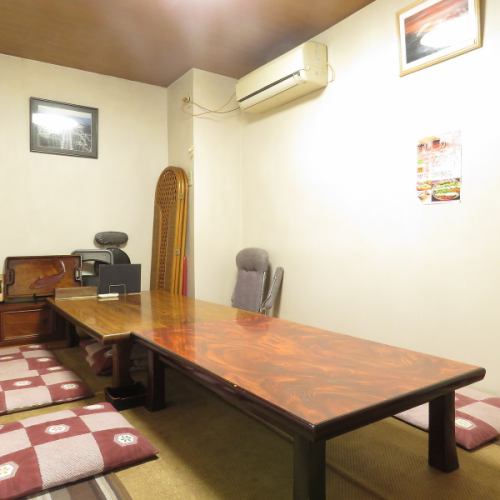 [OK for up to 12 people] A digging-type private room where you can sit comfortably and spaciously.The space where you can feel the warmth of Japanese calms your mind.It is also used by family members to relax without worrying about their surroundings.Please enjoy a relaxing seasonal meal in a hideaway seat for adults.