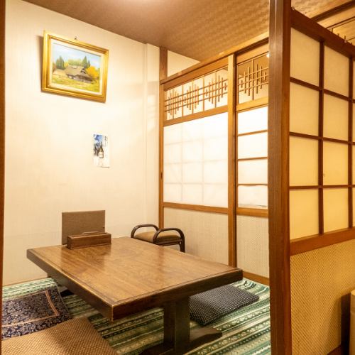 [Perfect for small banquets, celebratory gatherings, etc.] We have tatami seating on the first floor, where up to four people can sit comfortably at one table.The tatami room has a Japanese feel and is separated from the seats next to it by sliding doors, so you can relax and enjoy your meal.