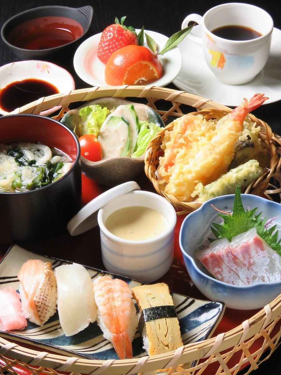 個別盛りでご提供！1900円/2400円/3000円(税込)箱膳コースが人気