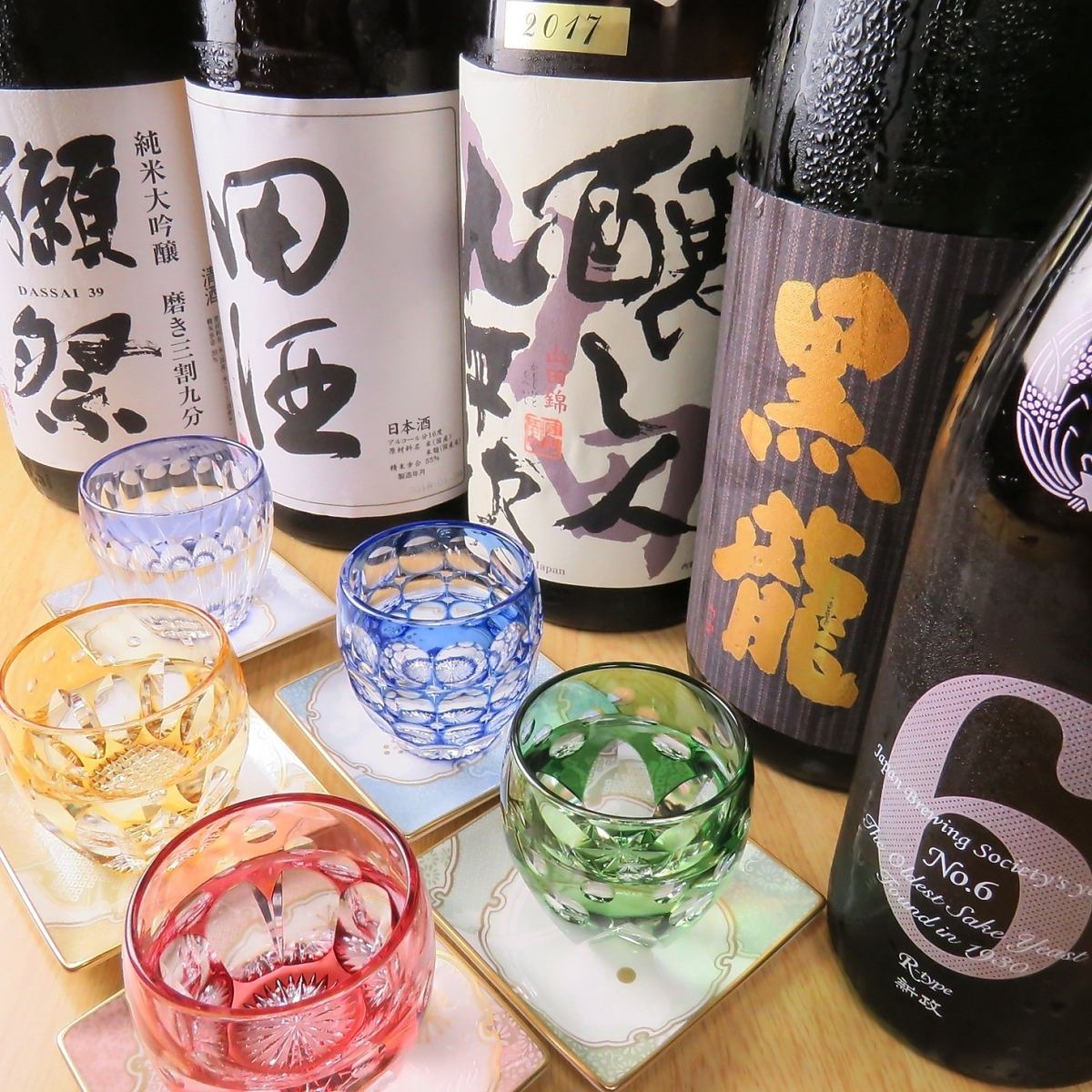 Choose the one that suits your taste from a wide variety of sake and shochu.