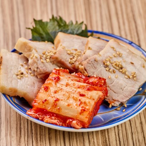 【ポッサム】しっとり茹で豚を薬味と包んで味わう逸品