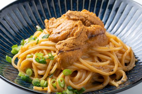 Cream pasta with large chunks of rich sea urchin