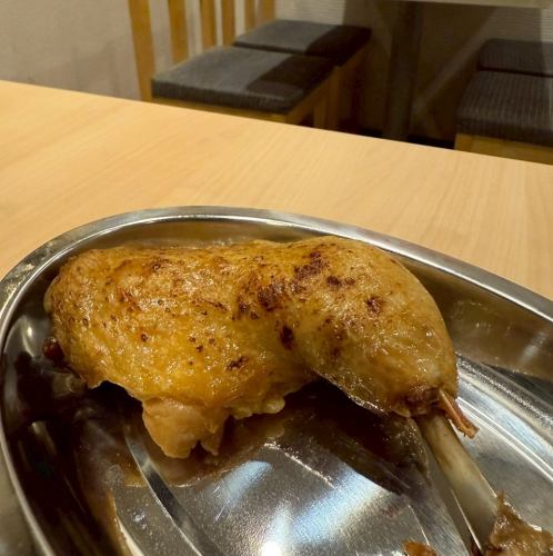 肉汁溢れる国産骨付鶏