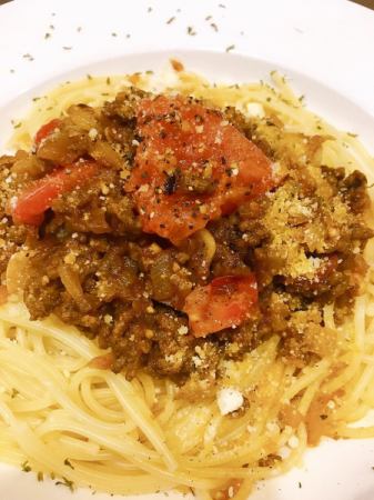 Bolognese topped with grilled tomatoes