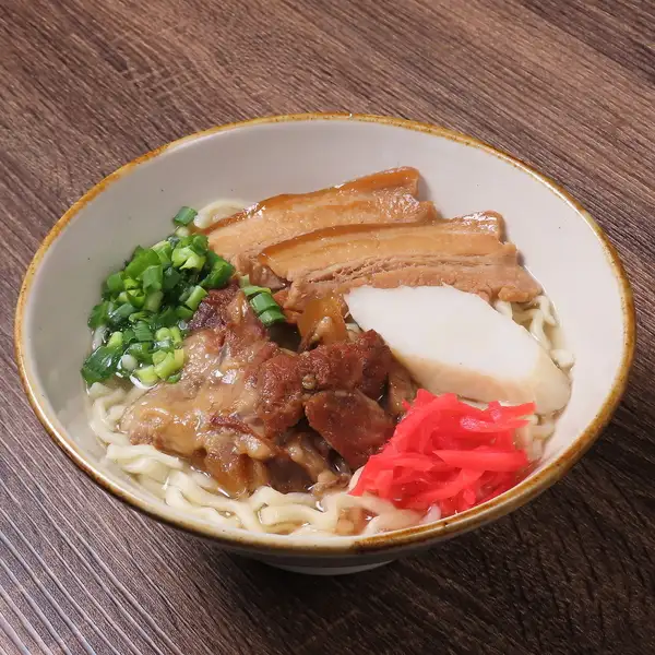 宴会の〆の一杯はコレで決まり！沖縄から直接取り寄せたこだわりの麺を使用「沖縄そば」