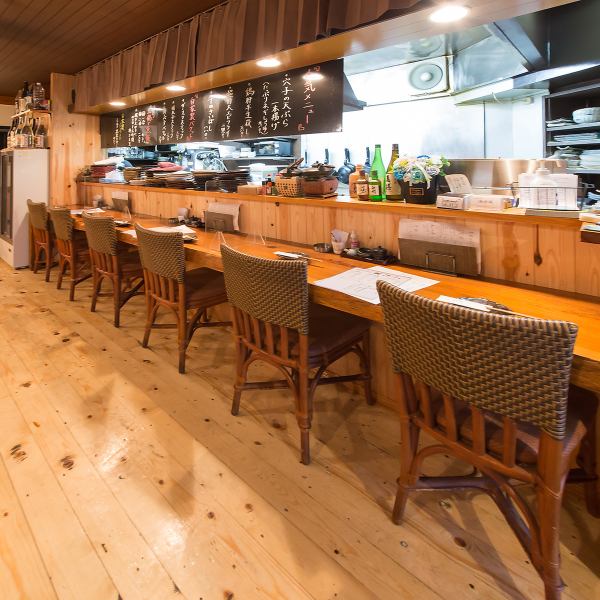 ≪くつろぎのひとときを味わう上質な空間♪≫お客様にご満足いただけるよう、店内はしっとりと落ち着いた「和」の美意識が息づく空間◎接待や大切な会食はもちろん、一日の疲れを癒す大人の「おひとり様時間」にも最適です。洗練された雰囲気の中、質を求める方にふさわしい「大人の隠れ家」としてご利用いただけます◎