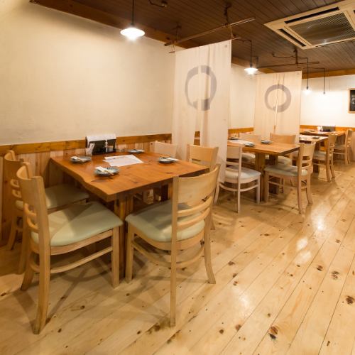 <p>≪天理駅徒歩約2分◎≫アクセス抜群!近鉄・JR天理駅からも近い「大和の海 海老蔵」。店内は最大席数35席。そのうちカウンターが20席と、おひとり様でも入りやすいお店です◎遅めのちょい飲みや会社帰りの飲み会など、気軽にご利用いただけます。メニューは店主厳選の魚介や地酒が自慢。接待などにもご利用頂けます!</p>