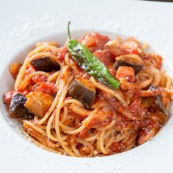 （乾）ベーコンと野菜のピリ辛トマトソース