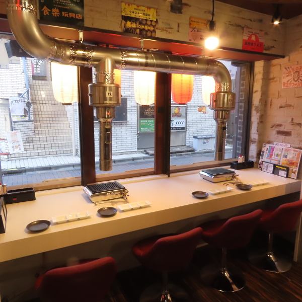 【2023年12月13日】聖蹟桜ヶ丘店OPEN！お一人様、大歓迎！気軽にご来店いただける様、カウンター席を設置しております！一つの焼き台を独り占め！自分のペースで好きな物を好きなだけ！お1人様のためのハーフサイズもご用意しております！一人だけの贅沢な時間を食樂でお過ごしください(^^♪