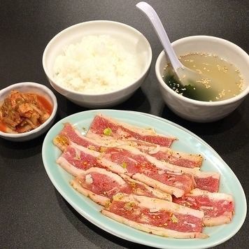 ランチの『元氣カルビ定食』は食べ応え十分の１２０ｇ！