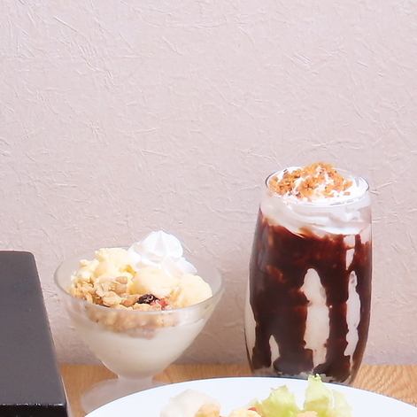 【甘いデザートも忘れずに♪】店主こだわりのデザート<バナナミルクホイップシェイク>⇒500円(税込)