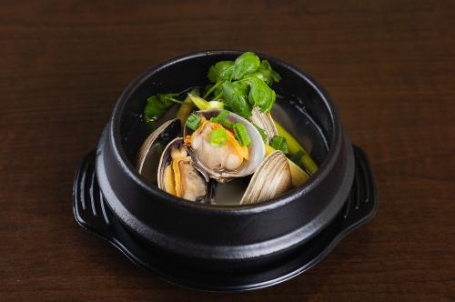 Lemongrass steamed clams