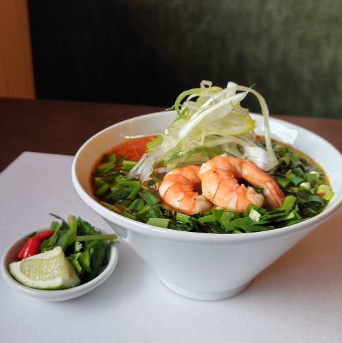 ピリ辛エビのフォー