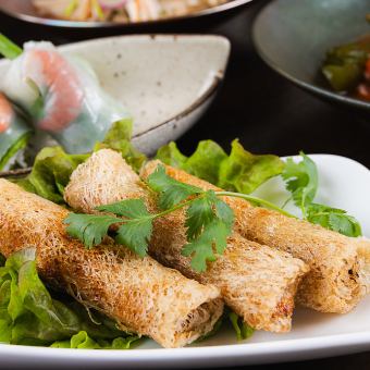 120 minutes of all-you-can-drink draft beer included! Popular fried spring rolls, grilled pho with lots of toppings, and more