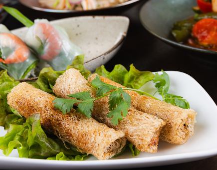 120 minutes of all-you-can-drink draft beer included! Popular fried spring rolls, grilled pho with lots of toppings, and more