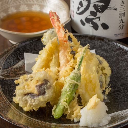Assortment of seven tempura dishes