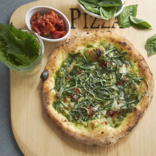 Genovese pizza with shiso leaves and mozzarella