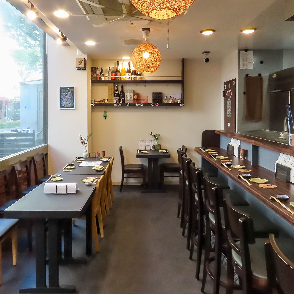 カウンター席をご用意しております。お一人様からご来店ください
