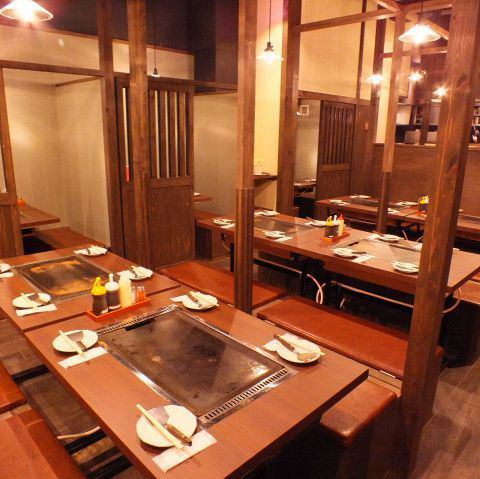 [Small and medium-sized banquets are also welcome! ~ Up to 37 people] It is a spacious and spacious table, so it is also recommended for corporate banquets and circle farewell parties! 8 people tables can be connected, so it is very popular for banquets ♪ Budget Please feel free to contact us and your time.