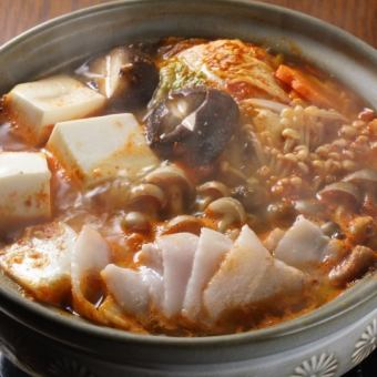 Winter only! Comes with grilled or seared Satsuma Chiran chicken! Toridan hotpot course with all-you-can-drink (2 hours) + 500 yen for 3 hours of all-you-can-drink