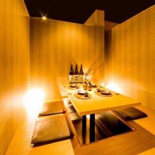 Enjoy a relaxing time in a spacious private room.A completely private room surrounded by an elegant Japanese atmosphere.Traditional décor and elegant lighting create a tranquil atmosphere.A luxurious space where you can enjoy the beauty of Japan.