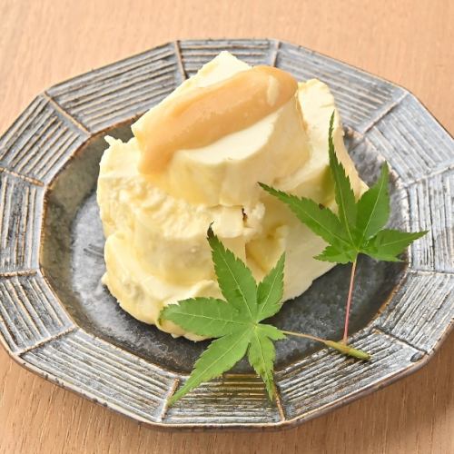 Cream cheese marinated in Saikyo miso