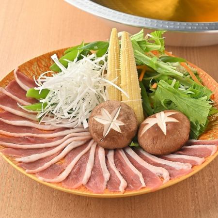 The more you chew the duck meat, the more delicious it gets. We serve it as dashi shabu or sukiyaki.