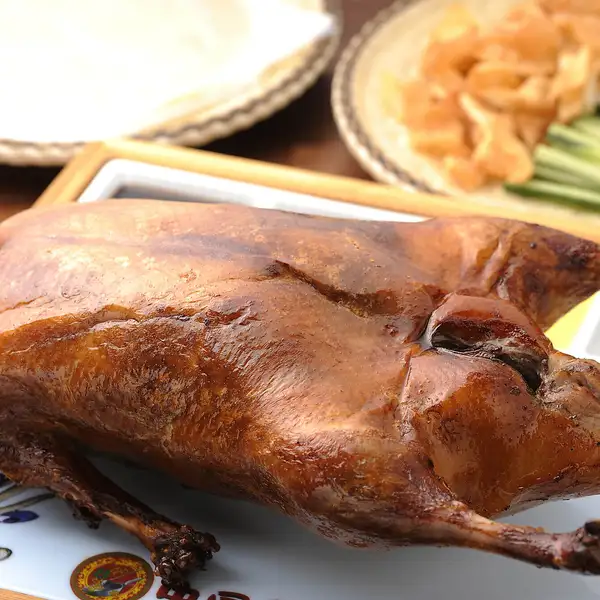 【本場の伝統技】丸々一羽!本窯焼き 北京ダック!目の前で切り分ける至高の逸品!ボリューム満点!