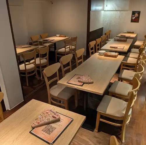 【テーブル30名様前後】一区画全てお使い頂ける半貸し切りにも最適です！周りを気にせずわいわいがやがや、多彩なお集まりにお使い頂けます。