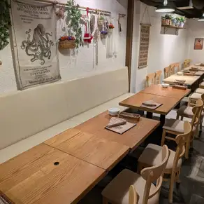 【最大80名までの貸切可◎】明るい店内でご宴会をお楽しみいただけます！歓送迎会や忘年会、結婚式二次会などあらゆるご宴会シーンにも対応可です♪