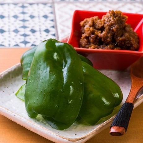 Crispy peppers with meat miso